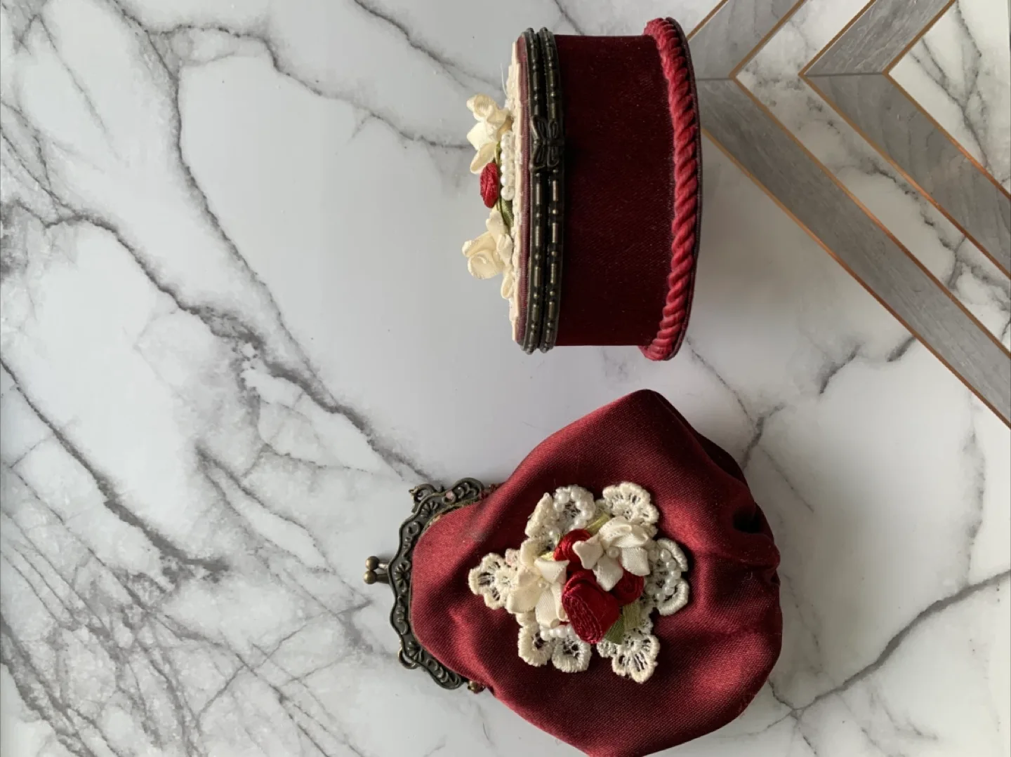 Vintage: trinket box and coin purse image indicator(3)