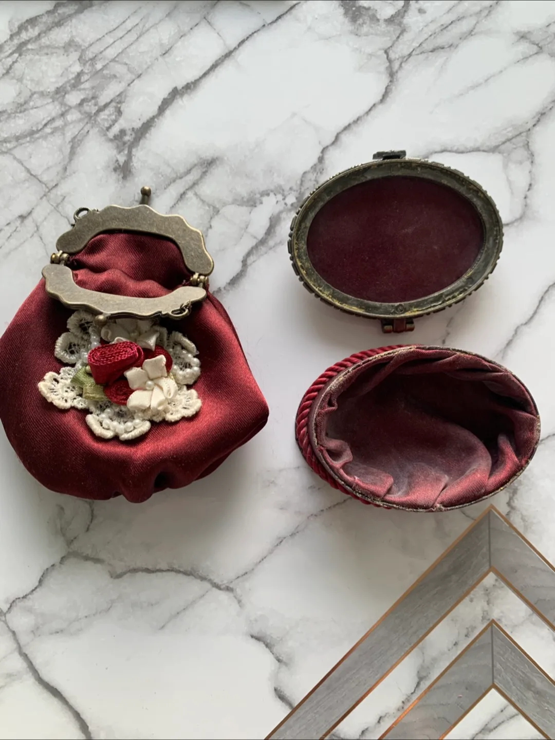 Vintage: trinket box and coin purse image indicator(2)