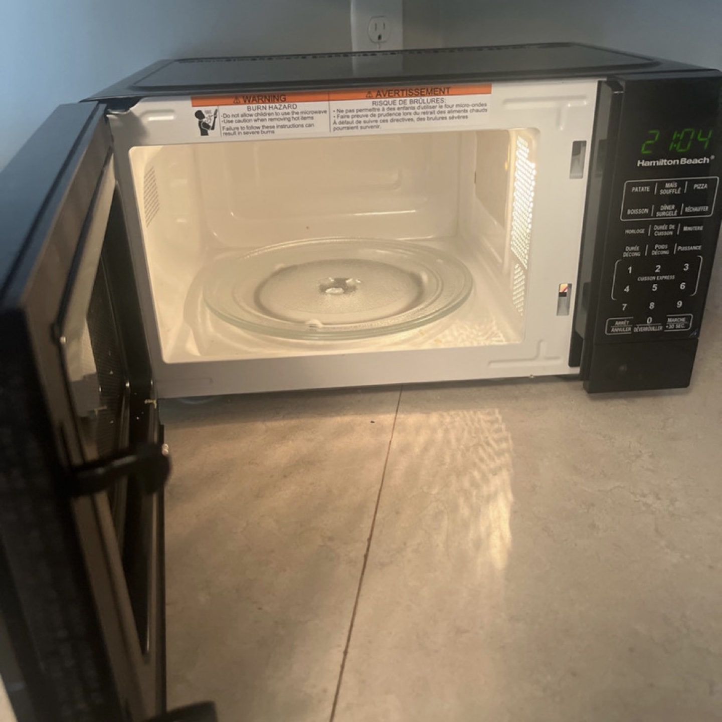 Hamilton Beach Microwave - photo 2