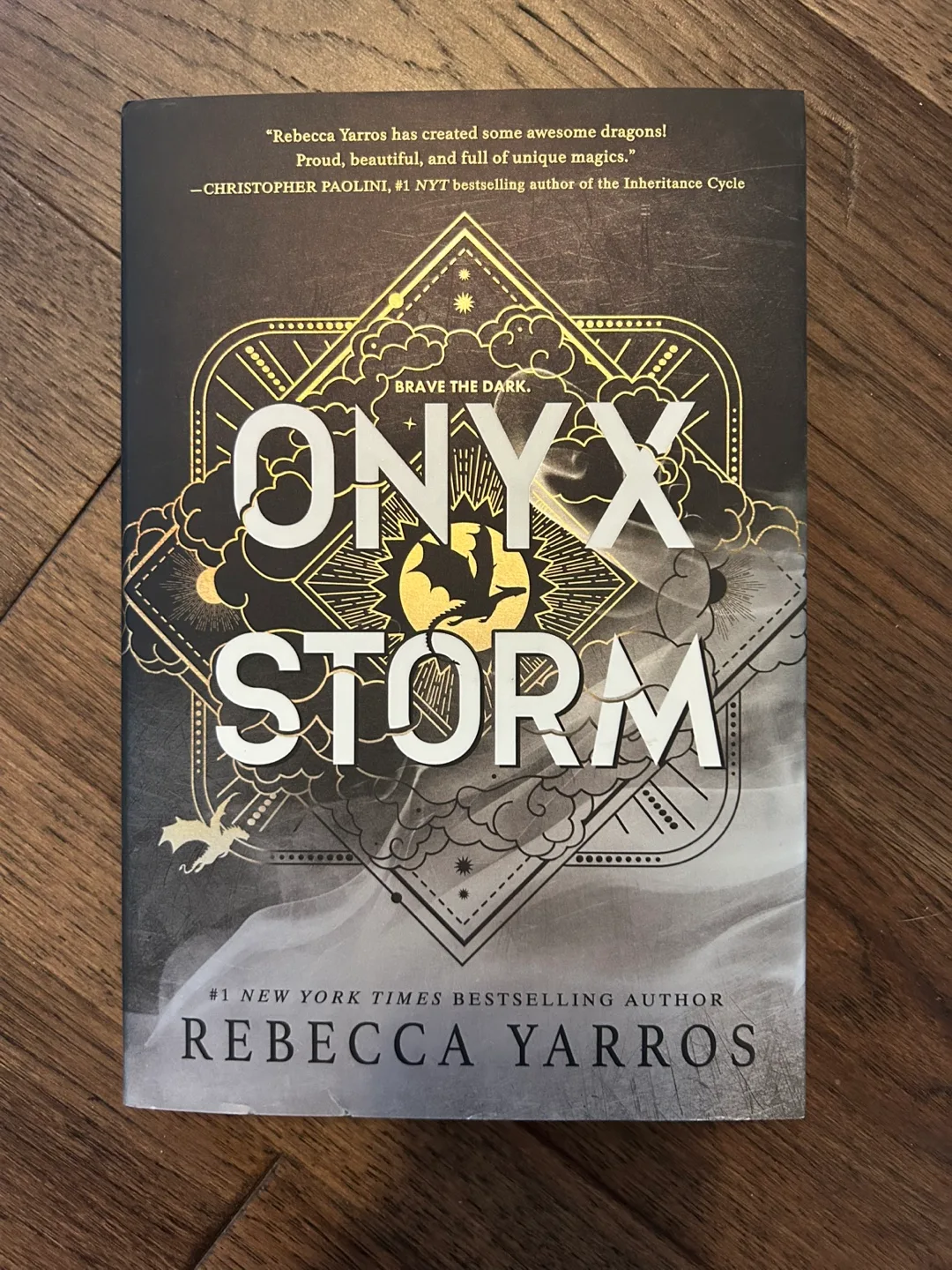 Brand New Deluxe Edition Onyx Storm by Rebecca Yarros image indicator(2)