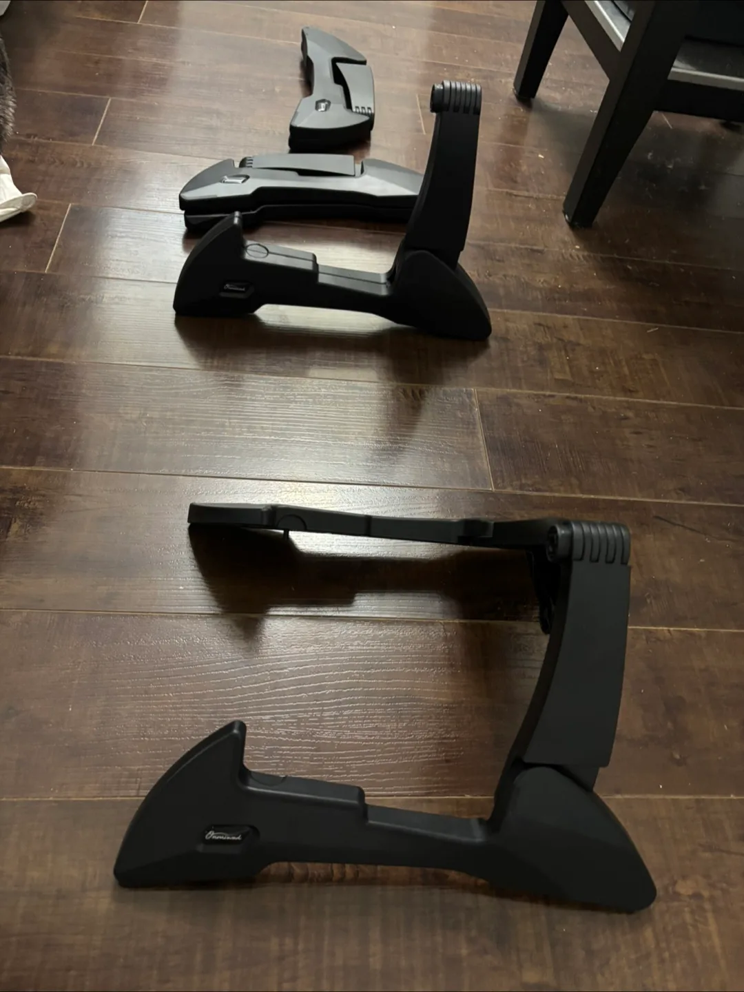 🇨🇦 Universal Guitar Stand - Black thumbnail