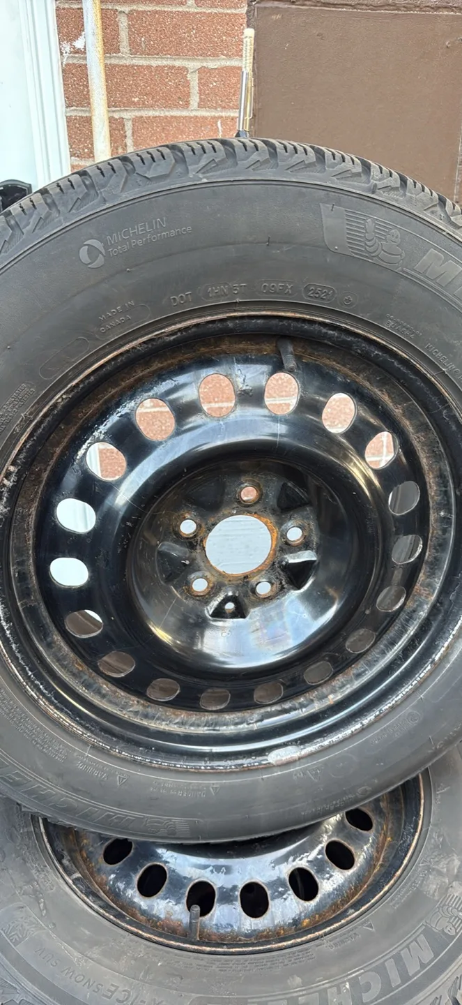 Michelin Total Performance Winter Tires 225/65R17 thumbnail