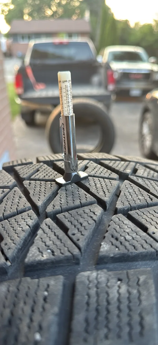 Bridgestone Blizzak DM-V2 255/50R20 Winter Tires thumbnail
