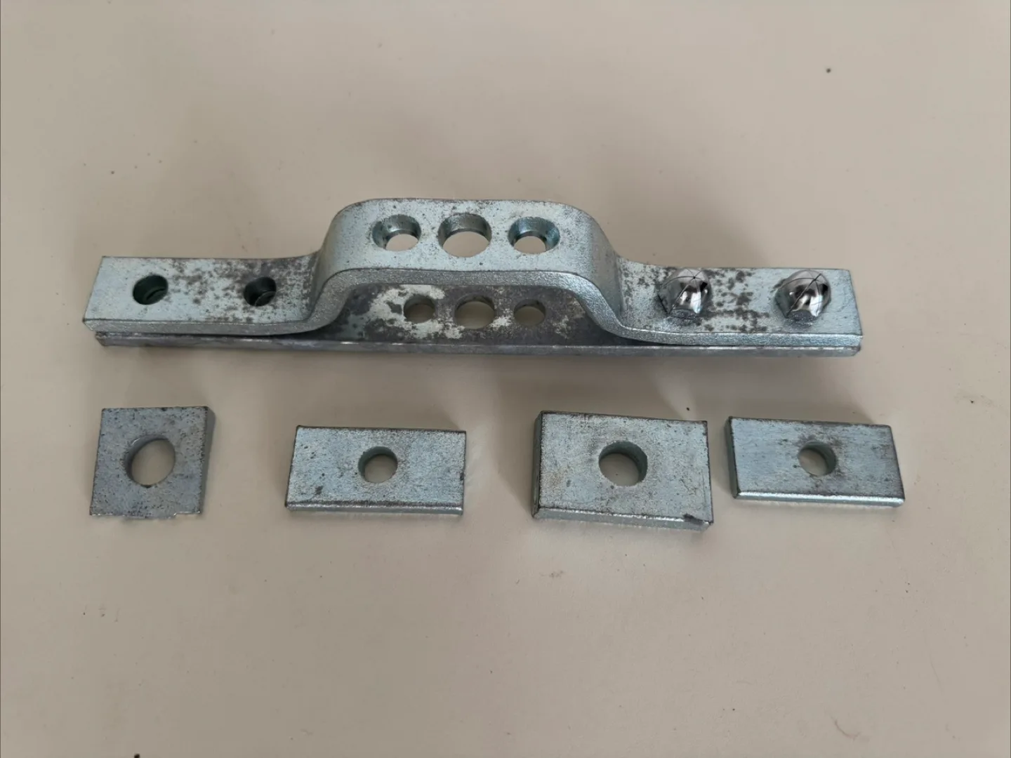 Metal Bracket with Washers image indicator(2)