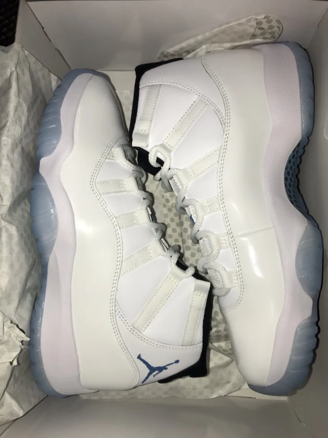 Nike Men's Jordan 11 Retro Basketball - Size 9 thumbnail