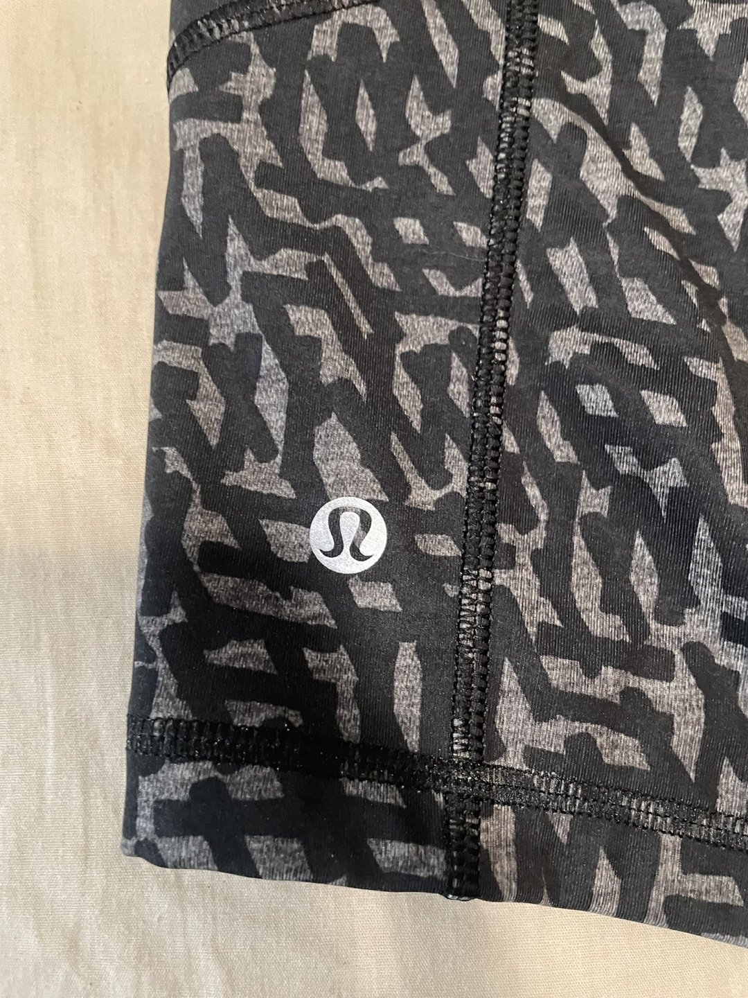 Lululemon Shorts - Size 6 - photo 3