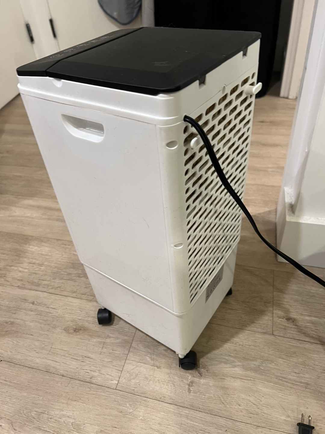 Standing AC unit - photo 2