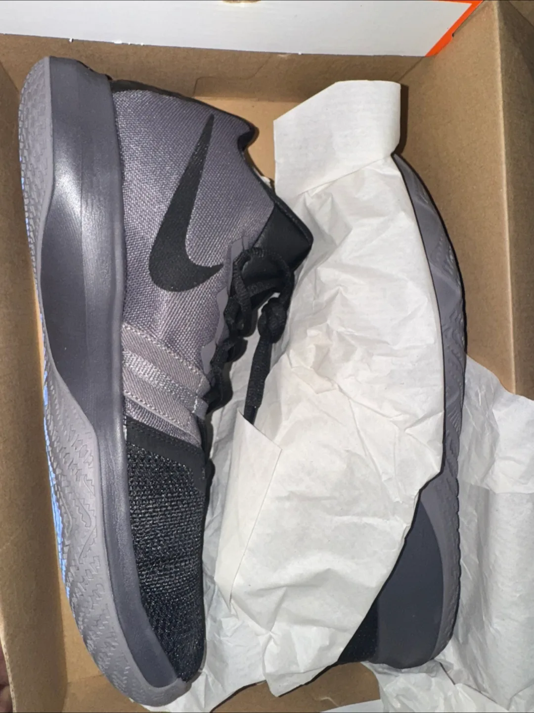 Nike Kyrie Flytrap Basketball Shoes thumbnail
