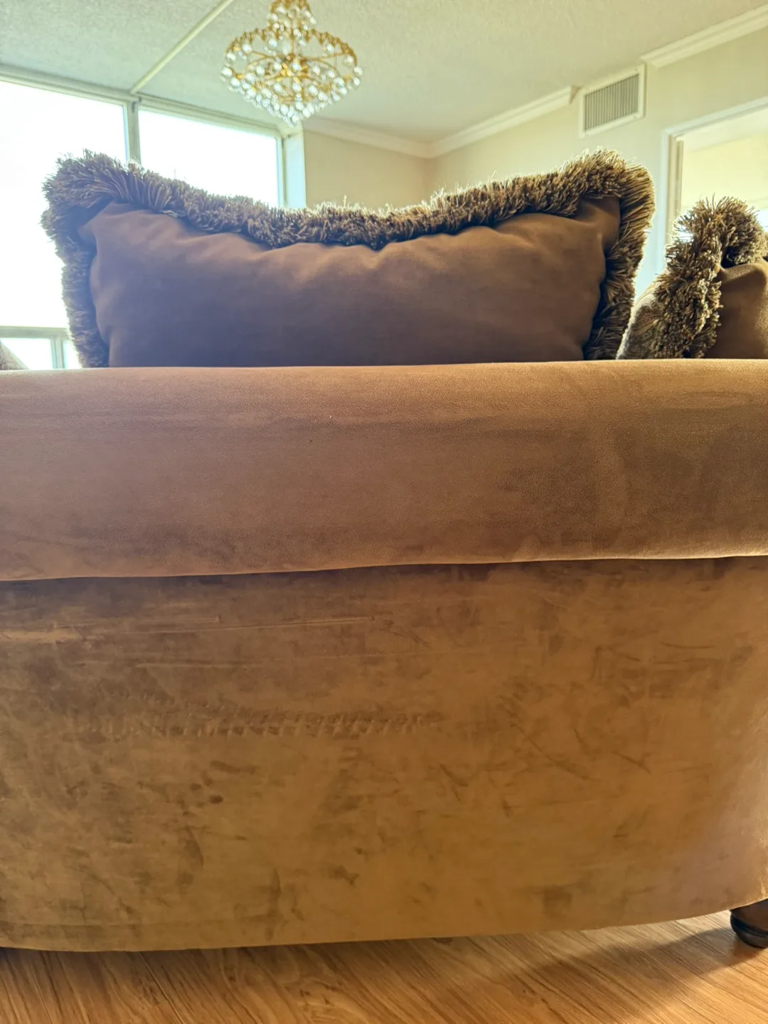 Loveseat Sofa + 3 Cushions 💰 PRICE NEGOTIABLE: Downsizing image indicator(8)