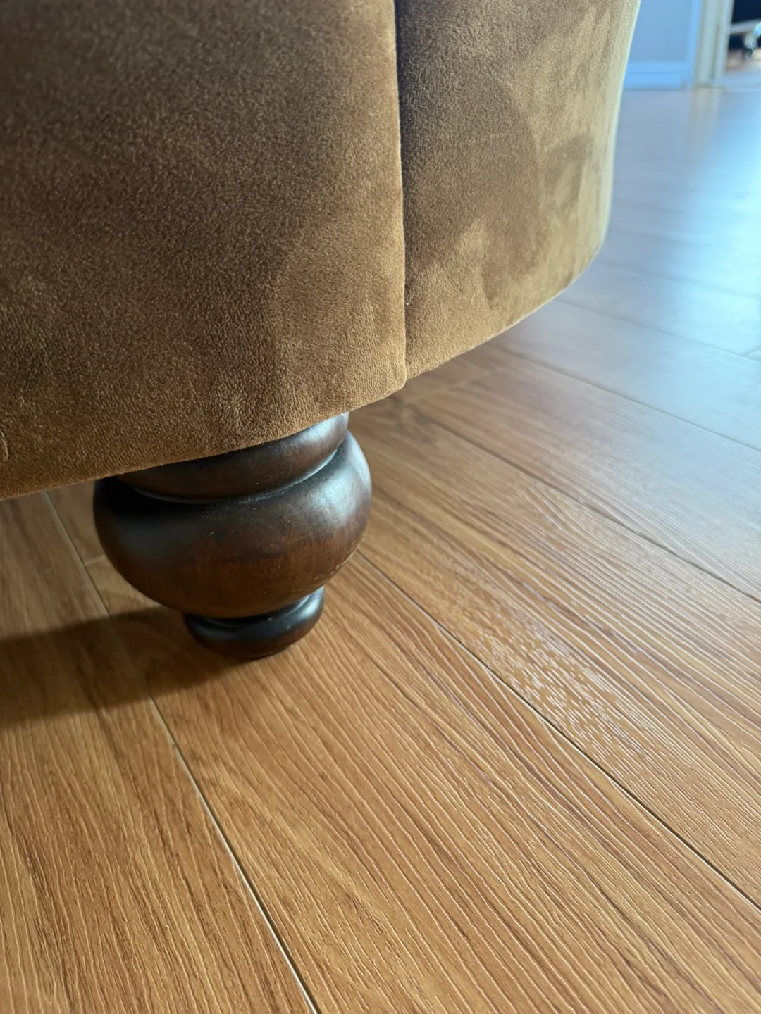 Loveseat Sofa + 3 Cushions 💰 PRICE NEGOTIABLE: Downsizing image indicator(9)