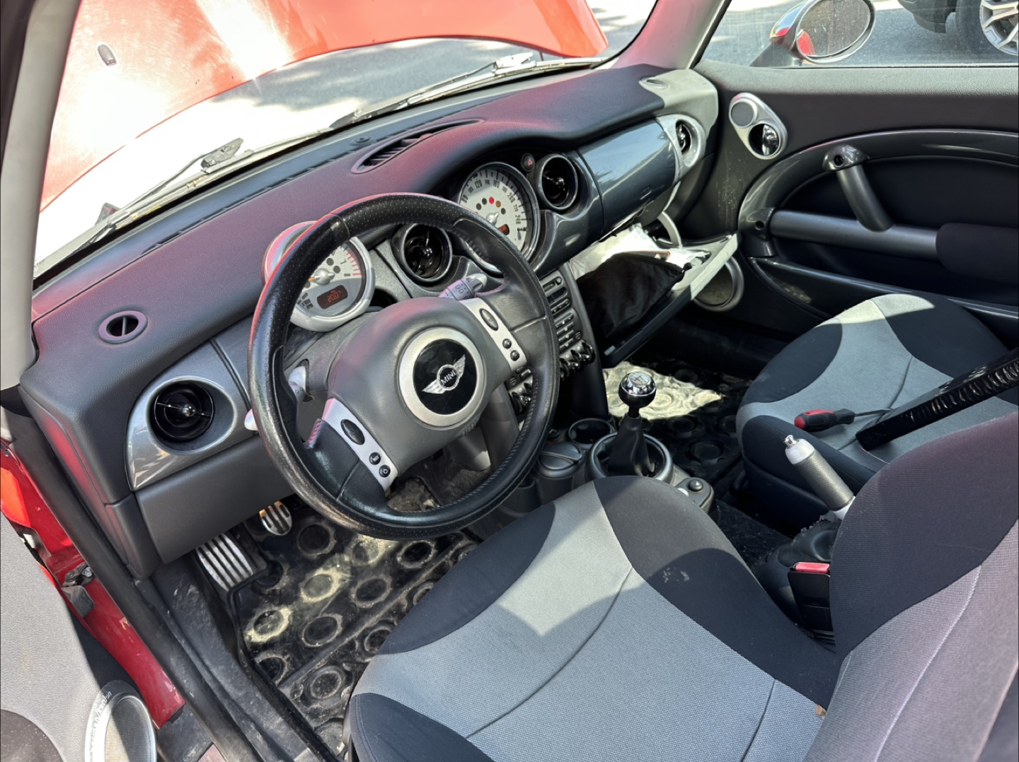 Red Mini Cooper S - 2004 - photo 5