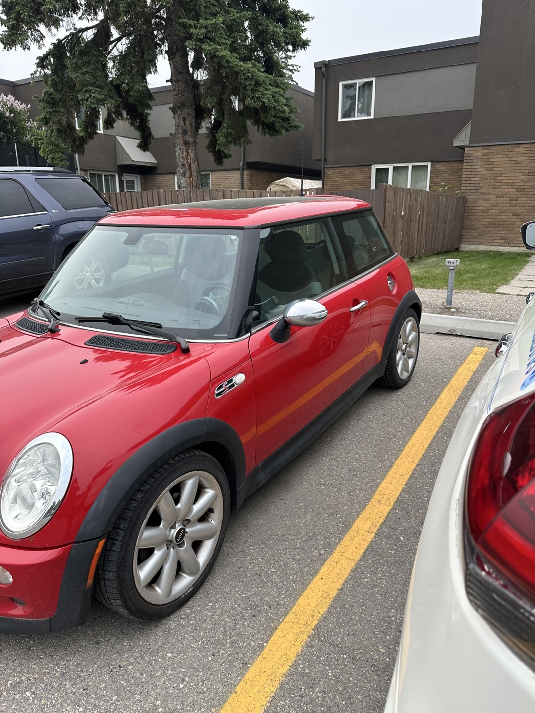Red Mini Cooper S - 2004 - photo 3