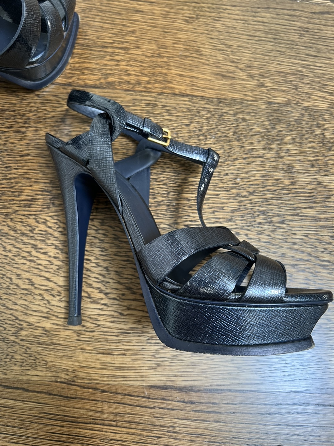 Yves Saint Laurent Tribute Heels, Size 40.5 - photo 3
