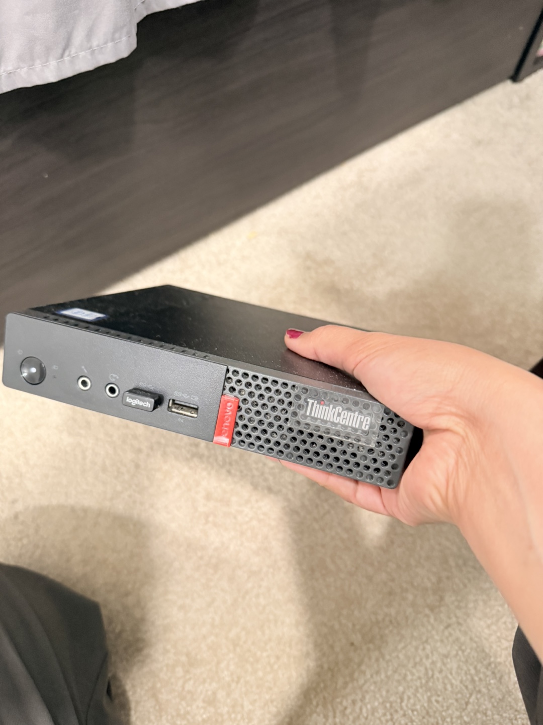 Logitech Keyboard, Lenovo ThinkCentre, Monitor - photo 2