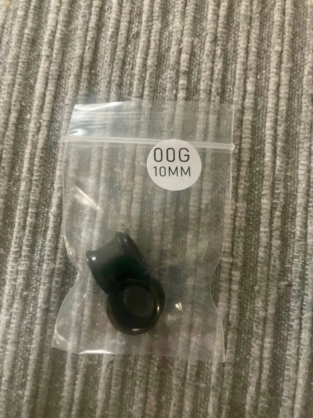 Lot of 5 Ear Gauges, Mixed Sizes image indicator(4)