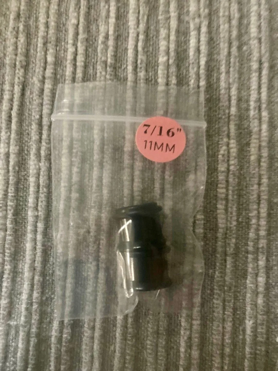 Lot of 5 Ear Gauges, Mixed Sizes image indicator(2)