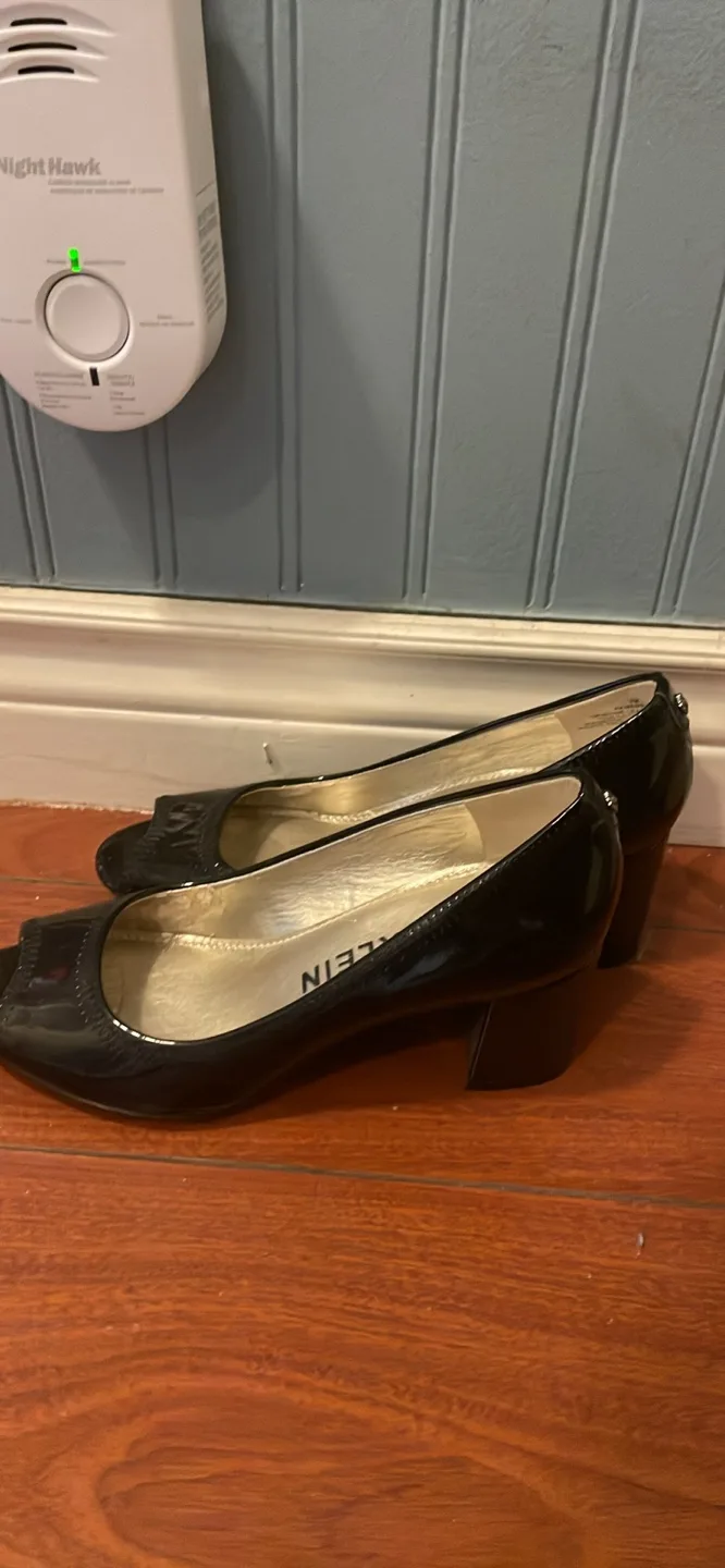 Anne Klein Black Heels size 7 thumbnail