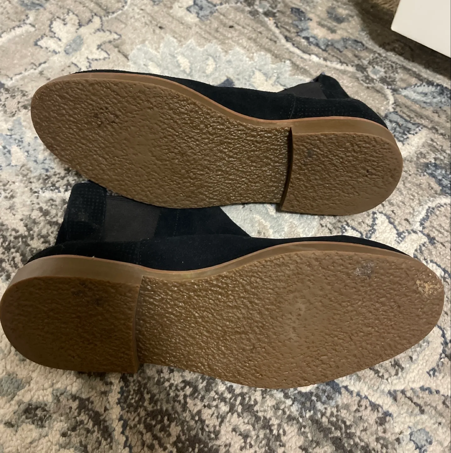🎉MOVING SALE🎉Blundstone Black Suede Chelsea Boots thumbnail