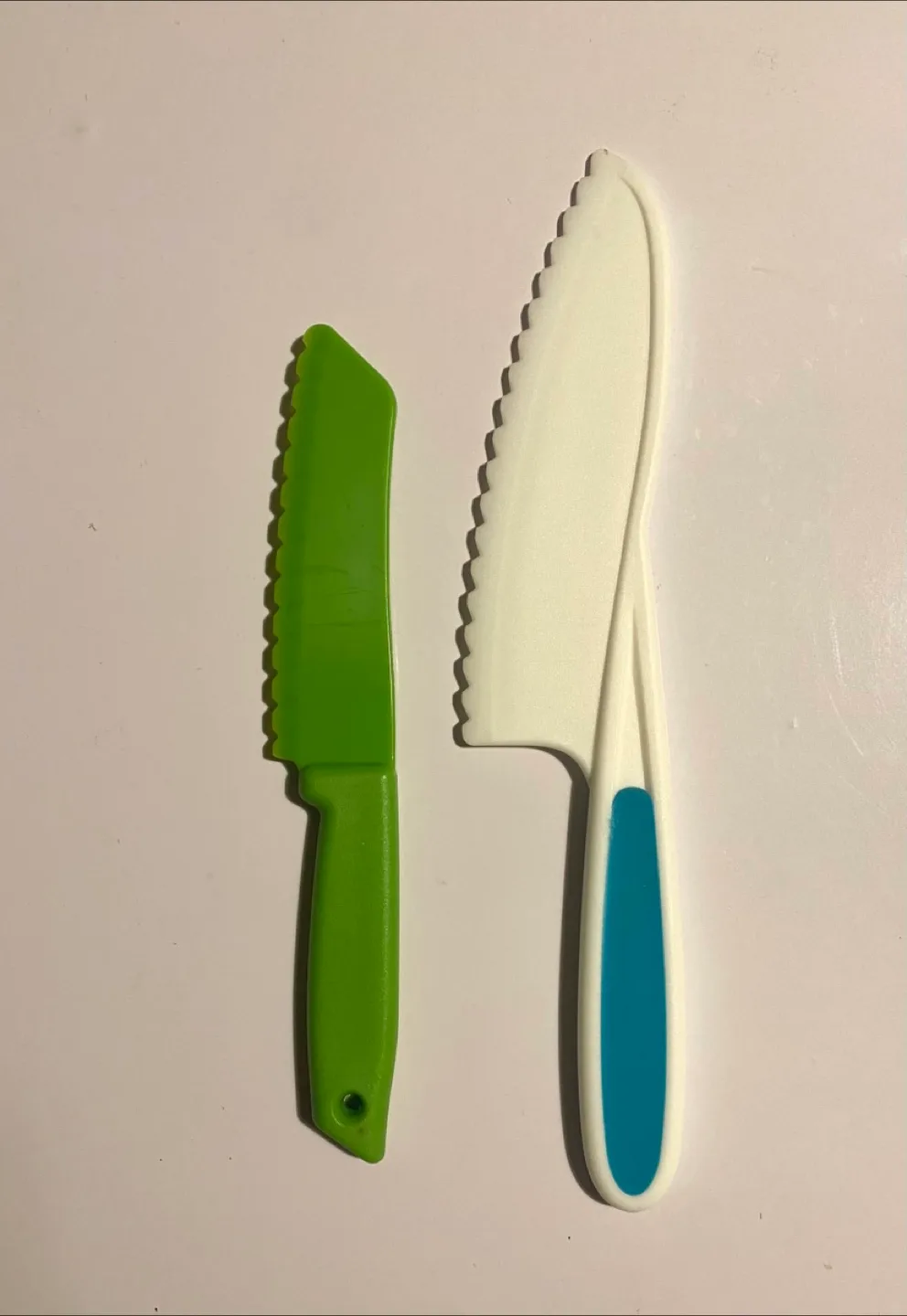 🇨🇦Kids Safe Knives - Green & White thumbnail