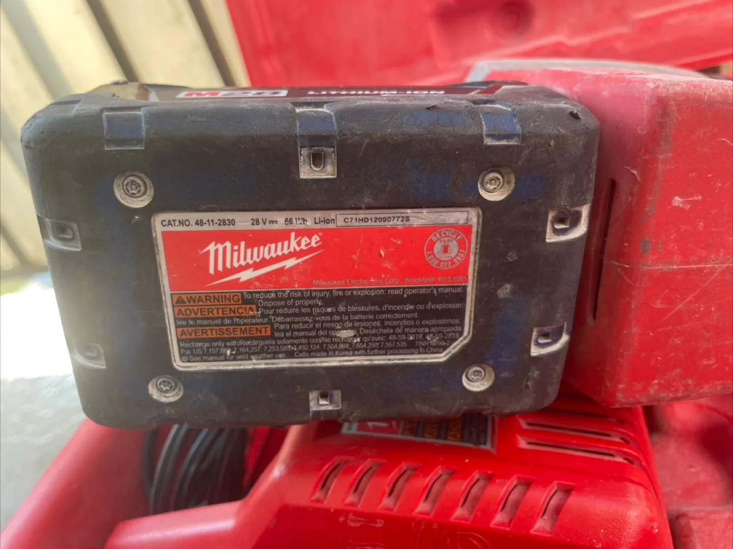 Milwaukee 28 Cordless Rotary Hammer Drill Kit image indicator(3)