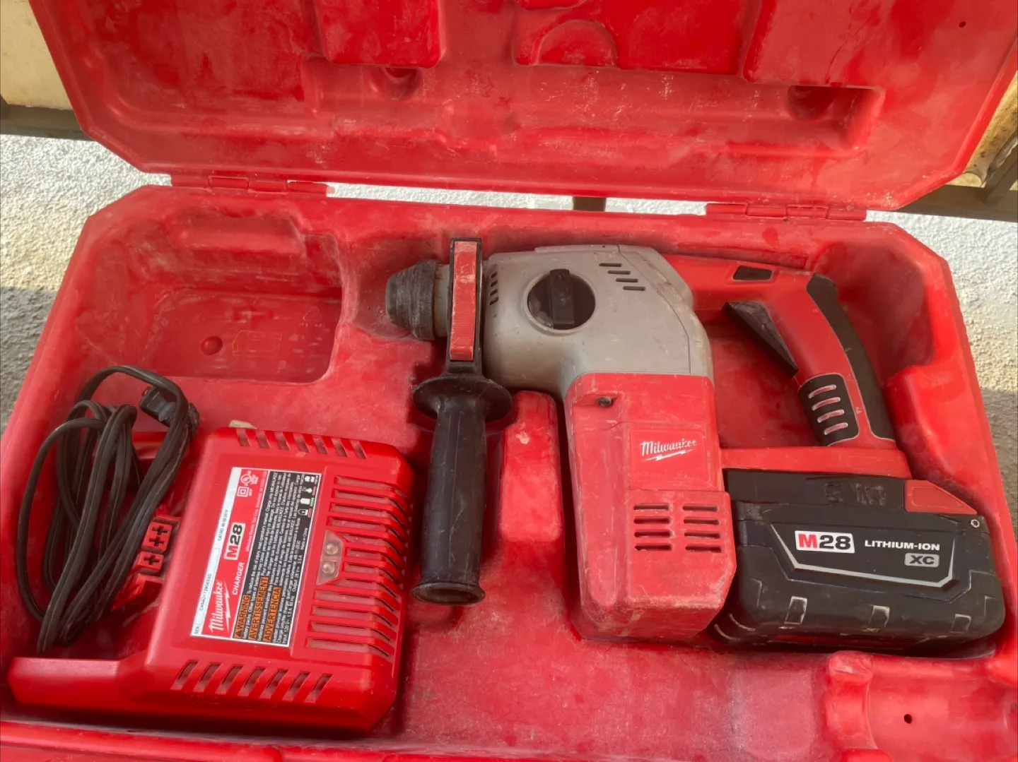 Milwaukee 28 Cordless Rotary Hammer Drill Kit image indicator(4)