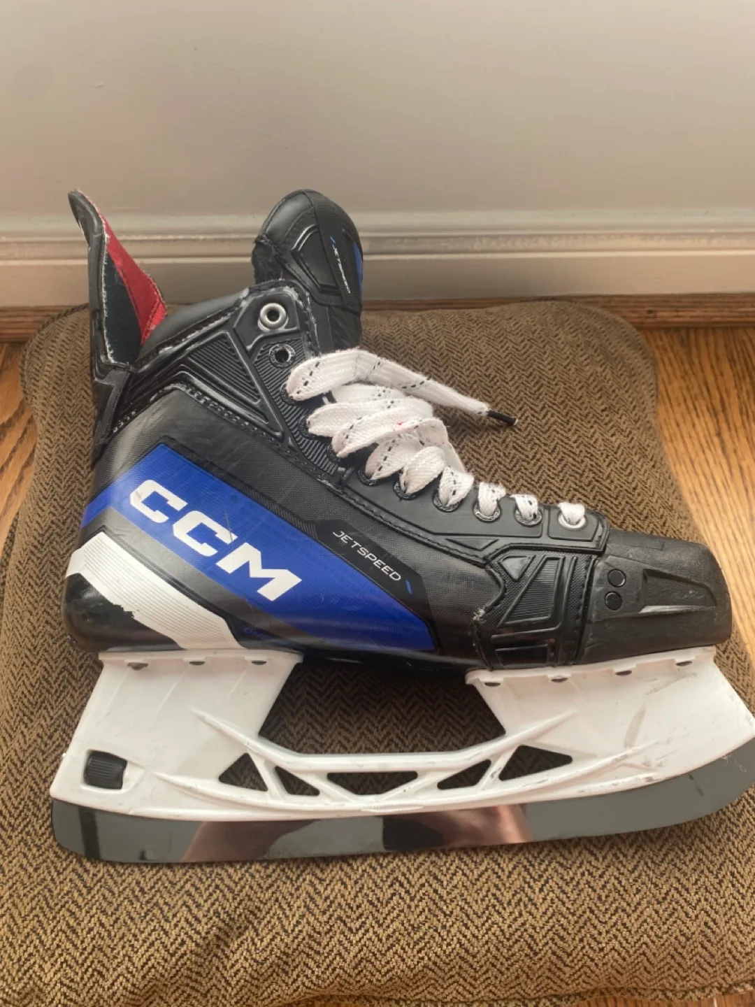 CCM JetSpeed XTRA SE Ice Hockey Skates - Size 10 image indicator(3)