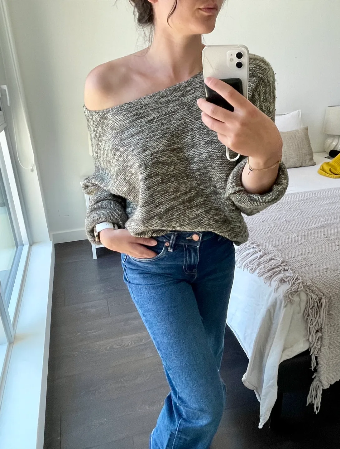 Women’s clothes : sweater thumbnail