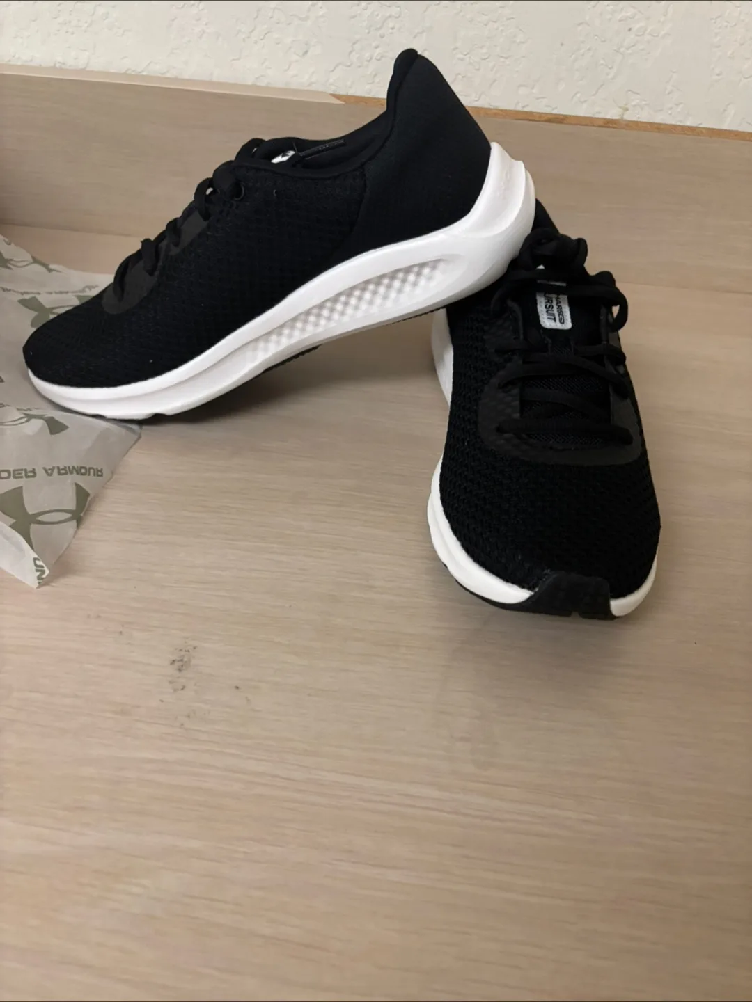 Under Armour Surge 3 Deluxe Running Shoes - Black image indicator(6)