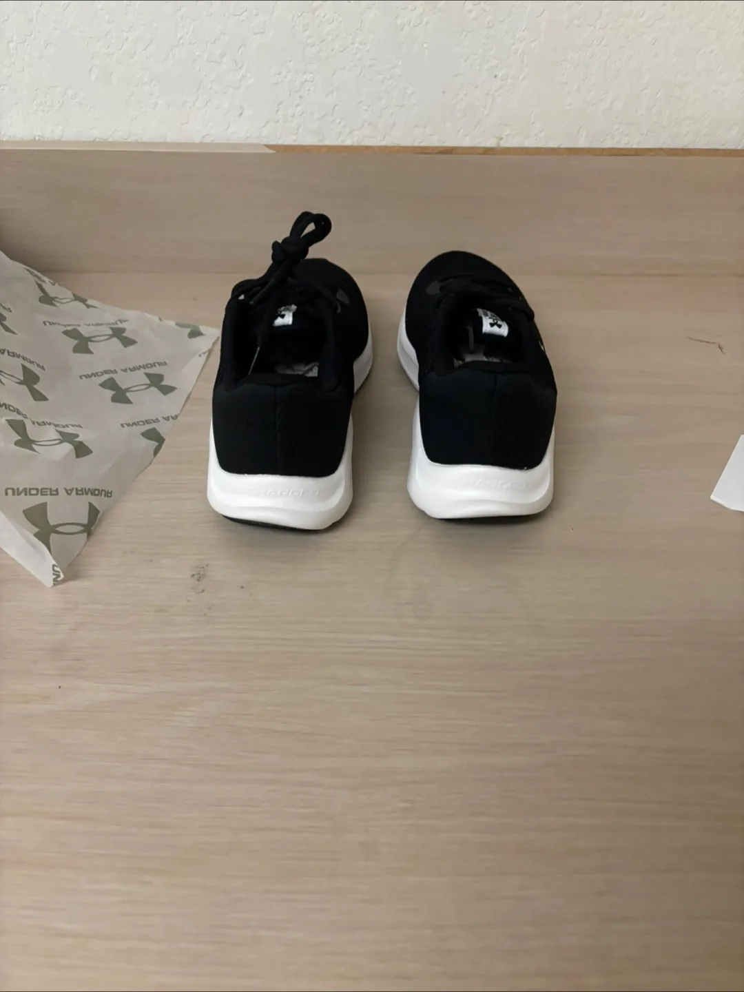 Under Armour Surge 3 Deluxe Running Shoes - Black image indicator(5)