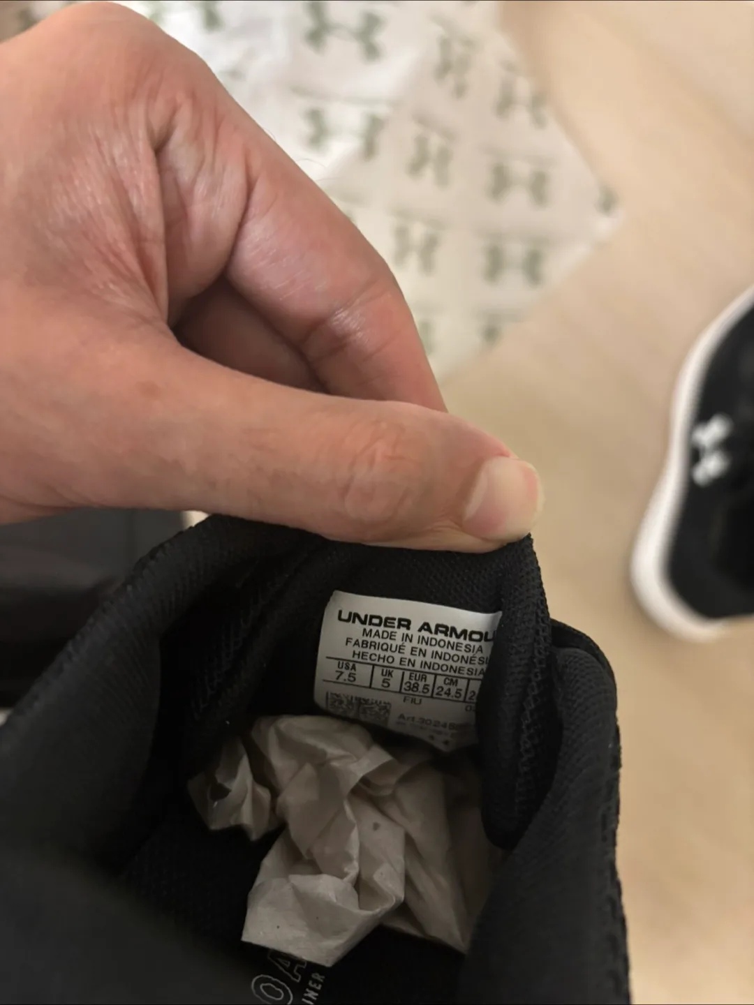 Under Armour Surge 3 Deluxe Running Shoes - Black image indicator(9)