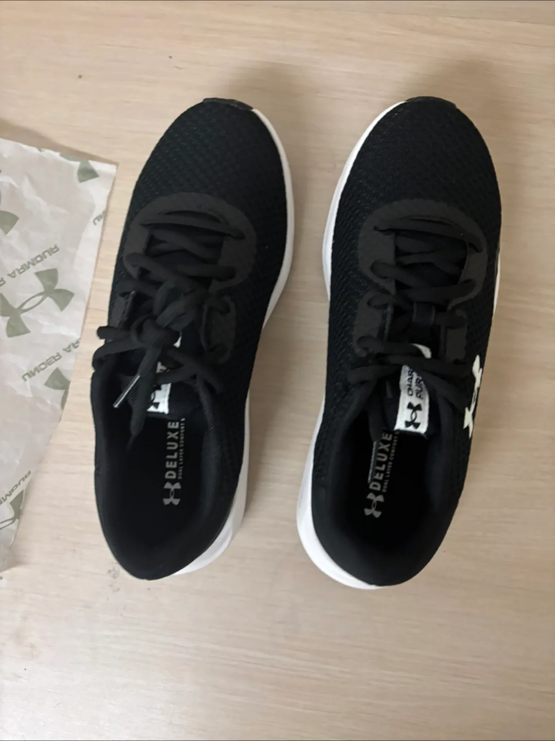 Under Armour Surge 3 Deluxe Running Shoes - Black image indicator(4)