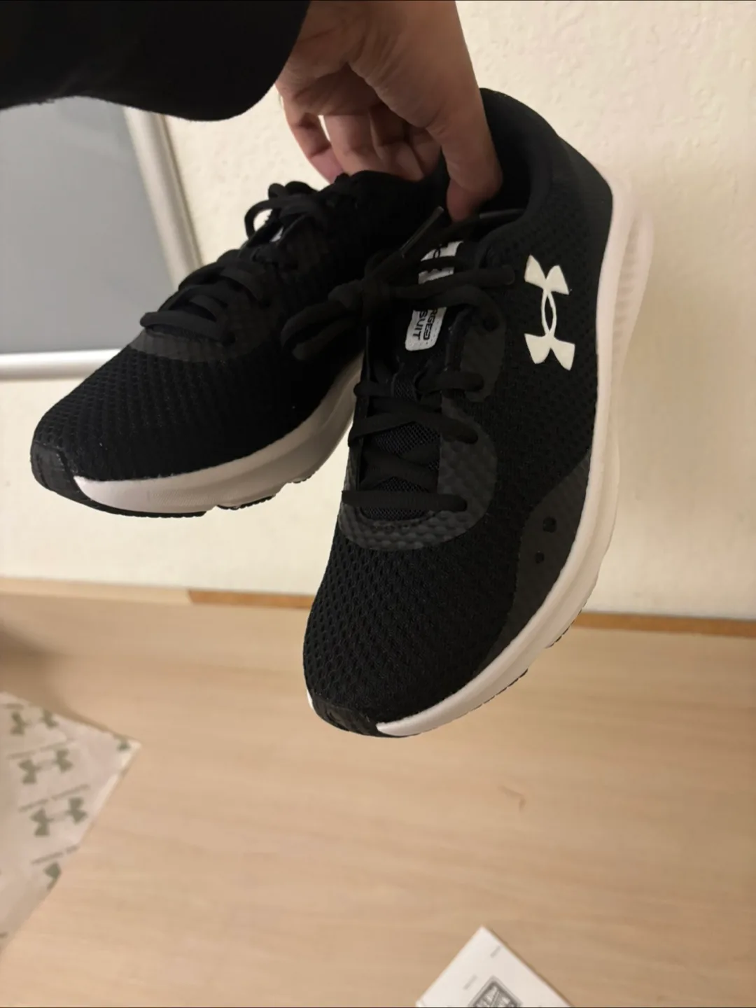 Under Armour Surge 3 Deluxe Running Shoes - Black image indicator(8)