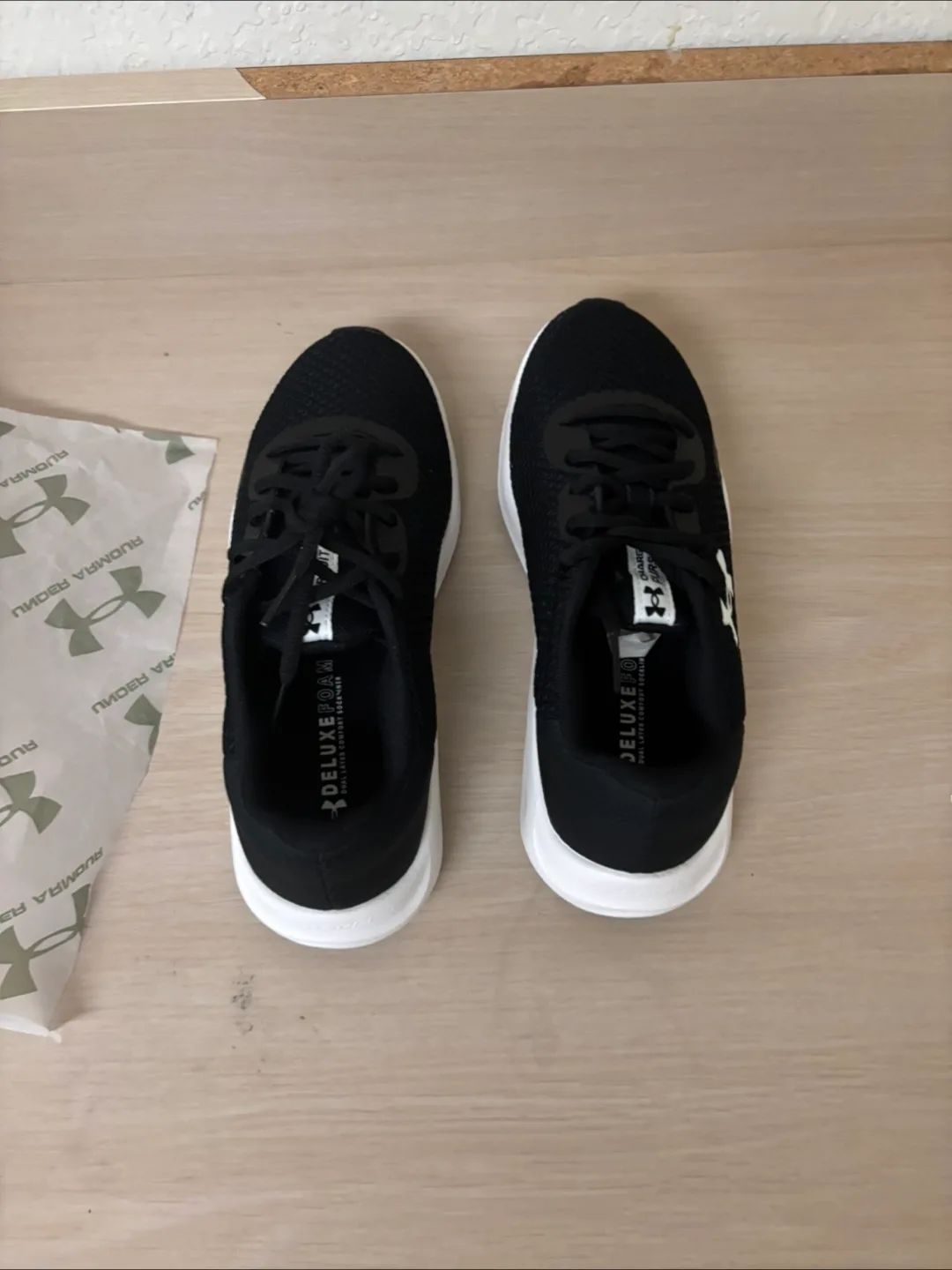 Under Armour Surge 3 Deluxe Running Shoes - Black image indicator(7)