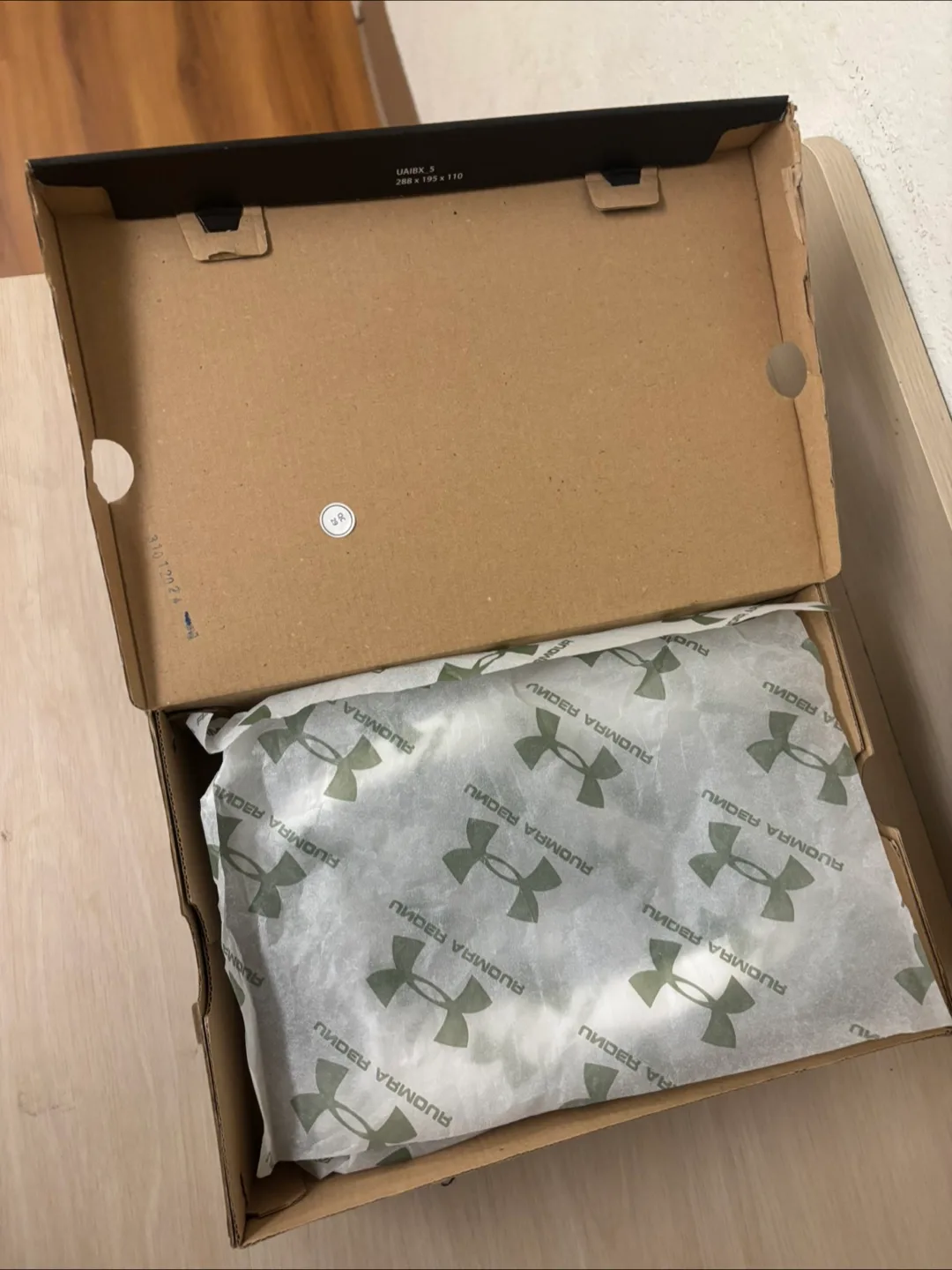 Under Armour Surge 3 Deluxe Running Shoes - Black image indicator(10)