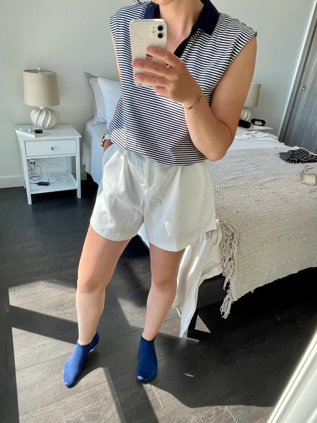 Women’s clothes : shorts thumbnail