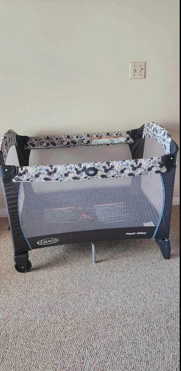 Graco Pack 'n Play Portable Playard thumbnail