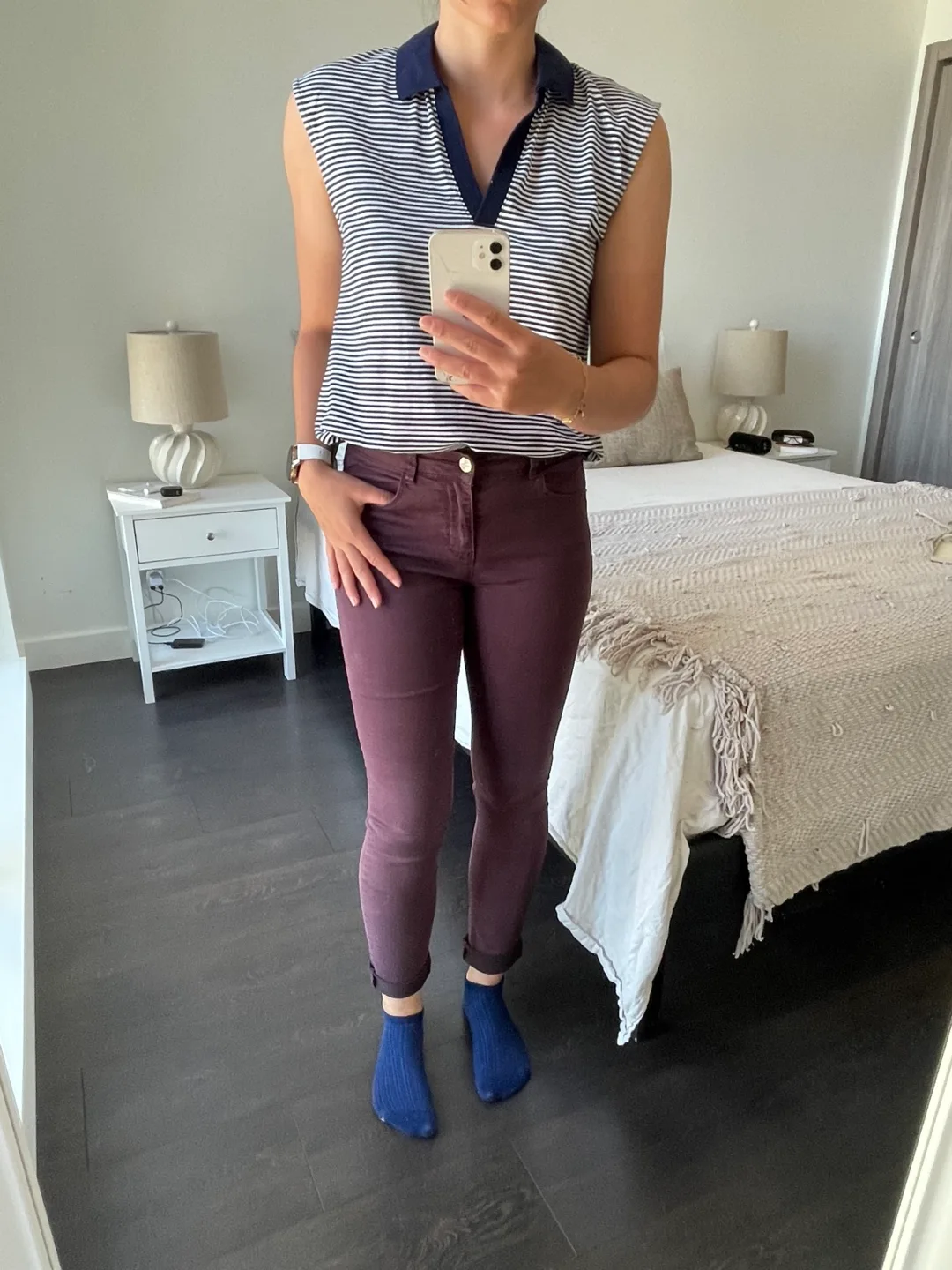 Women’s clothes : pants thumbnail