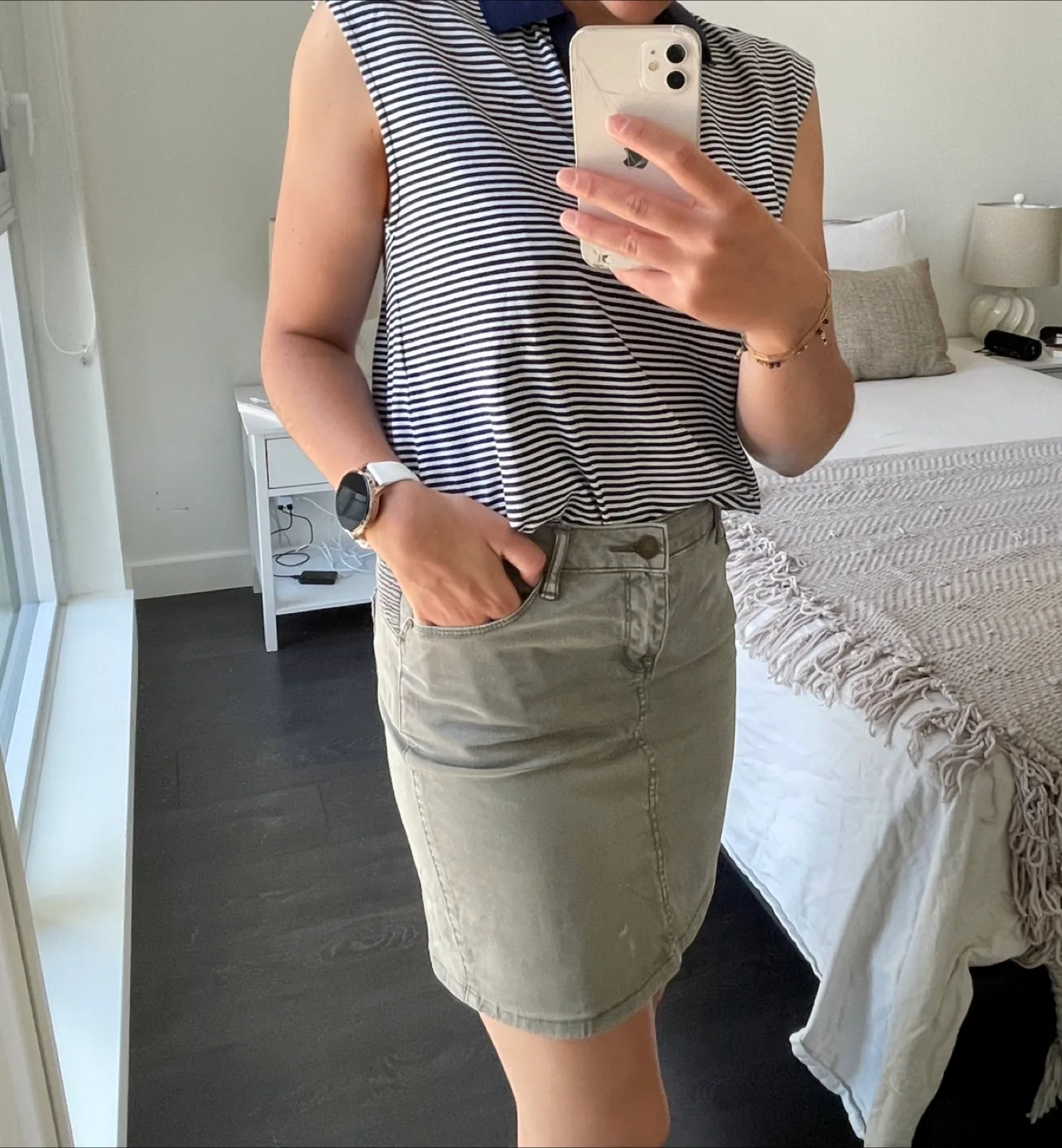 Women’s clothes : skirt thumbnail
