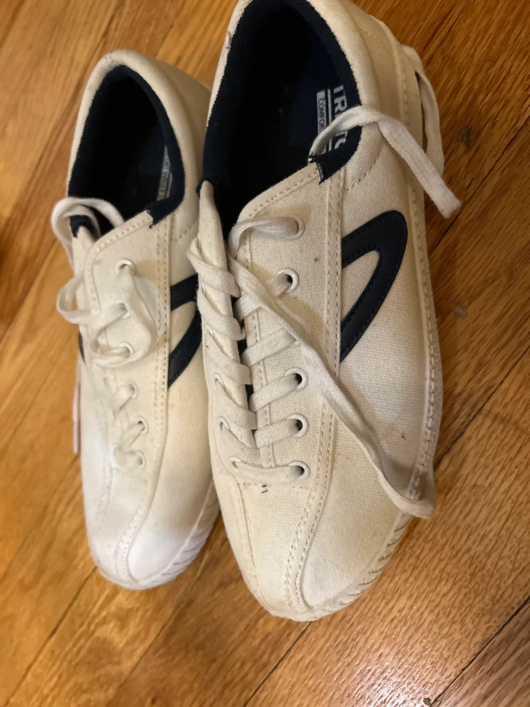 Tretorn Canvas Tennis Shoes - Size 8.5 thumbnail