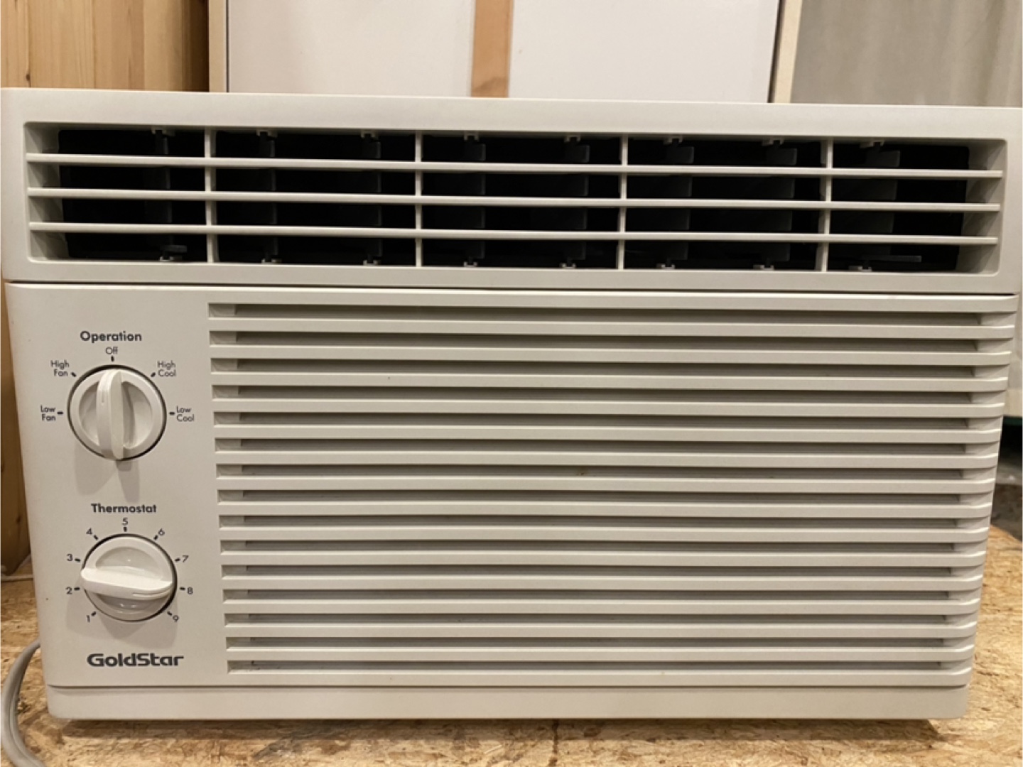 GoldStar Window Air Conditioner - photo 5