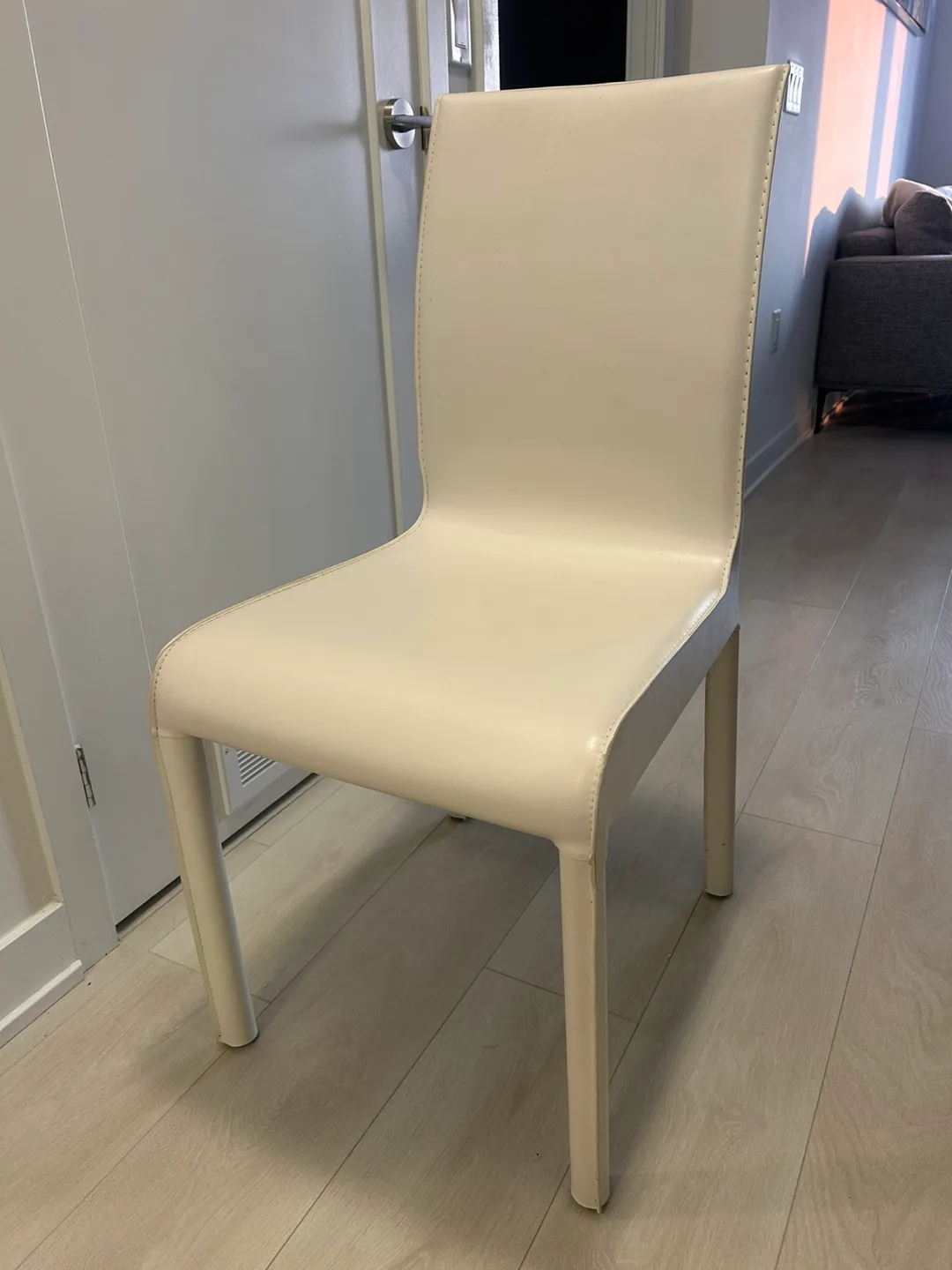 Modern White Dining Chair thumbnail