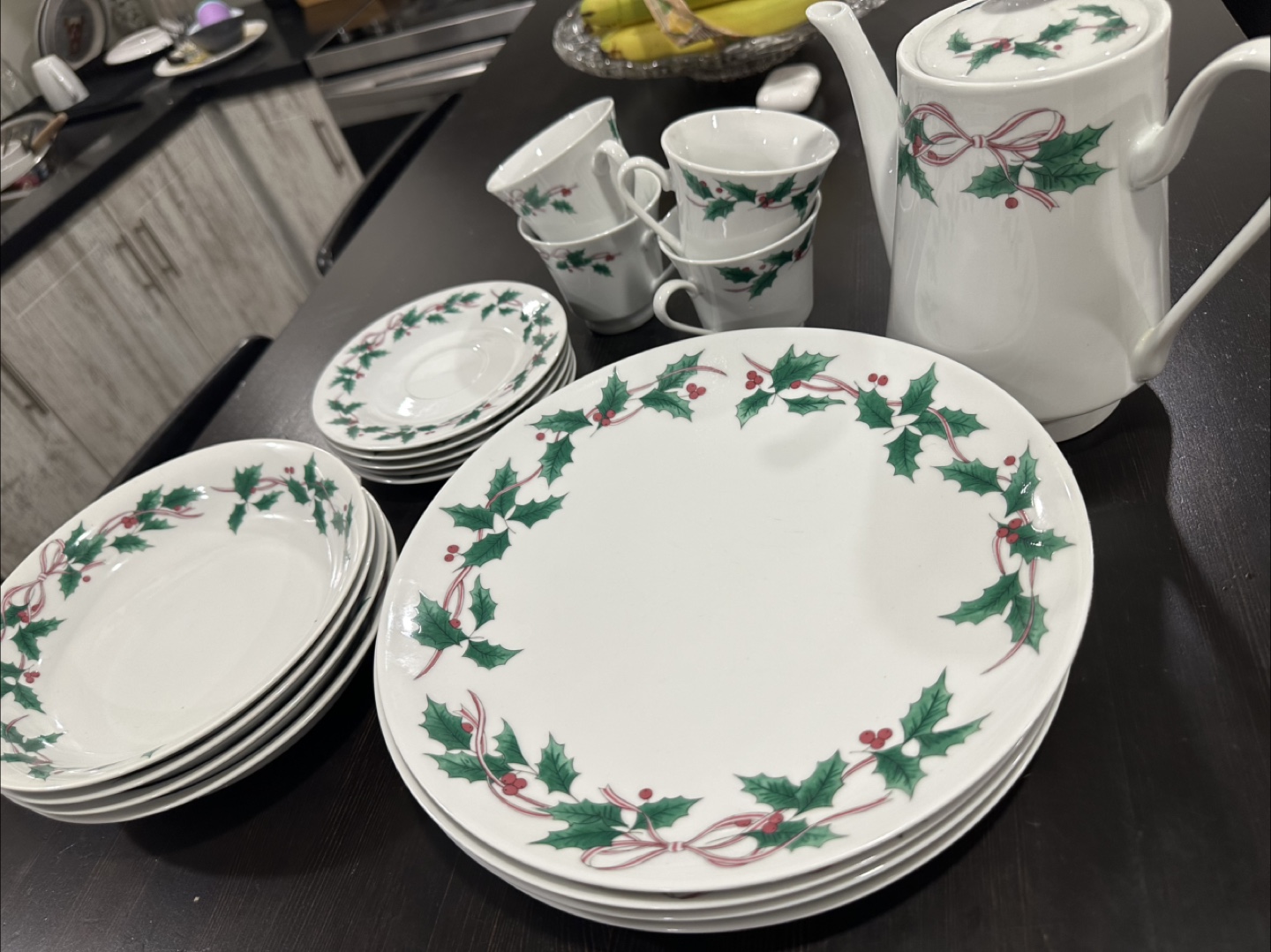Vintage Holly China Set - photo 3