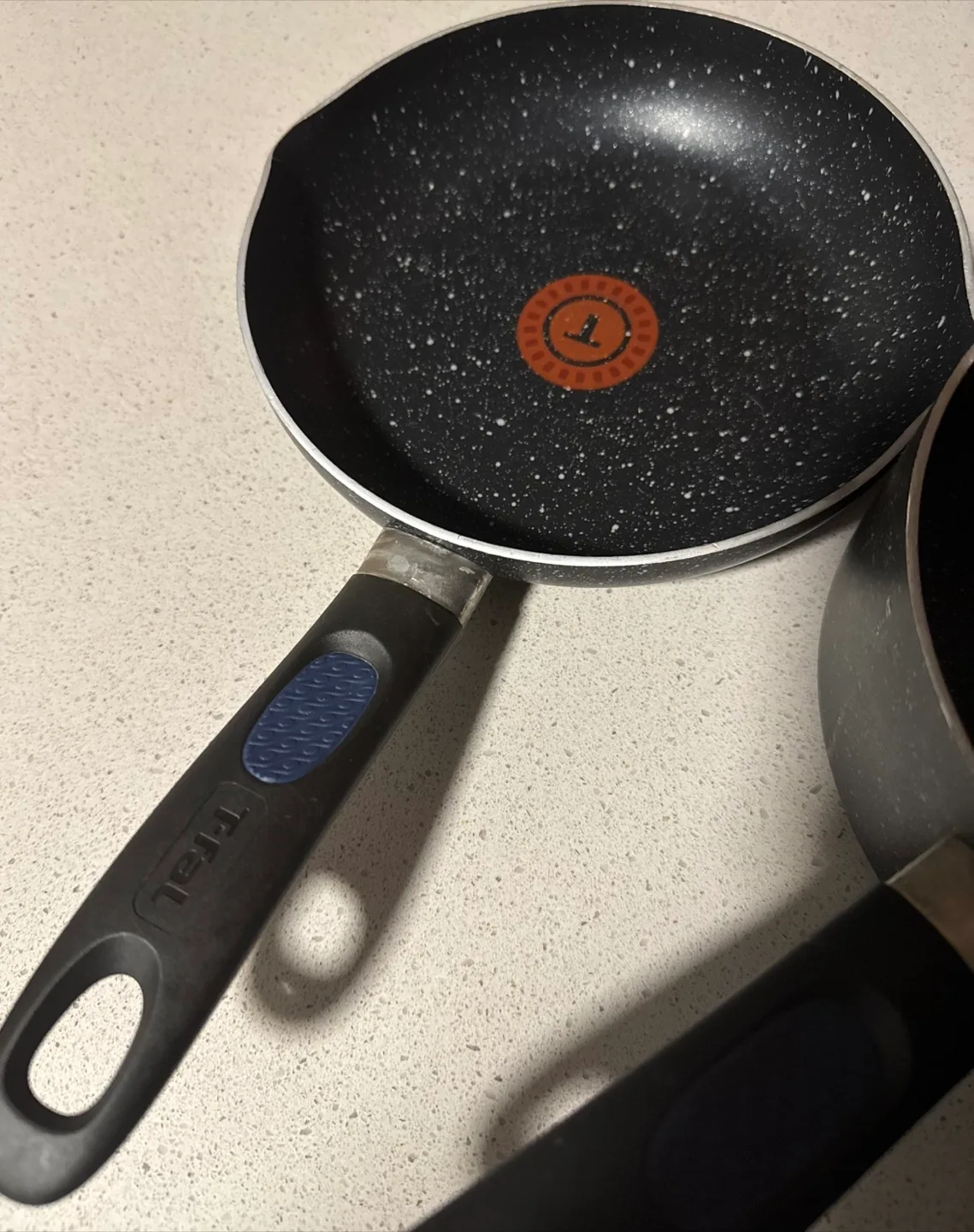 🔥T-fal Signature Cookware Set (Fry Pan, Saucepans) image indicator(4)