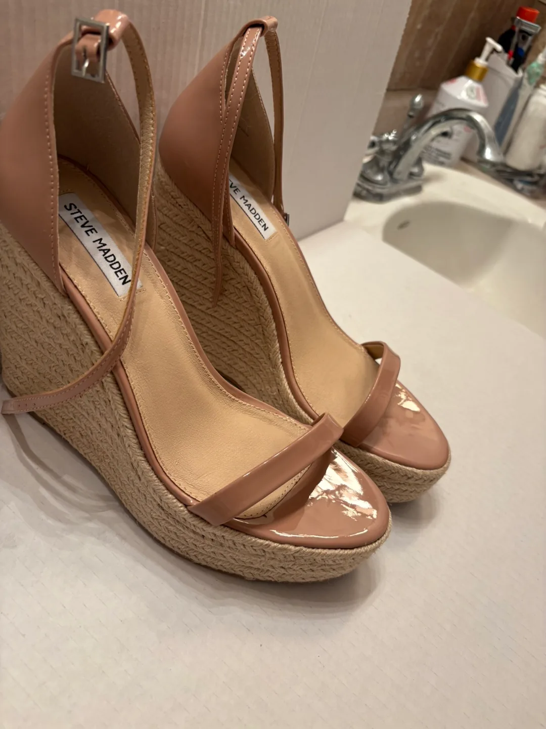 Wedge sandals thumbnail