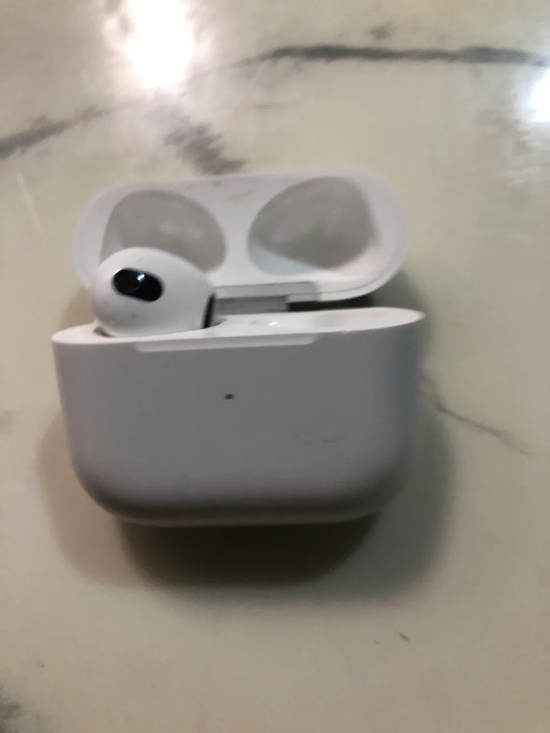 Apple AirPods 3 gen thumbnail