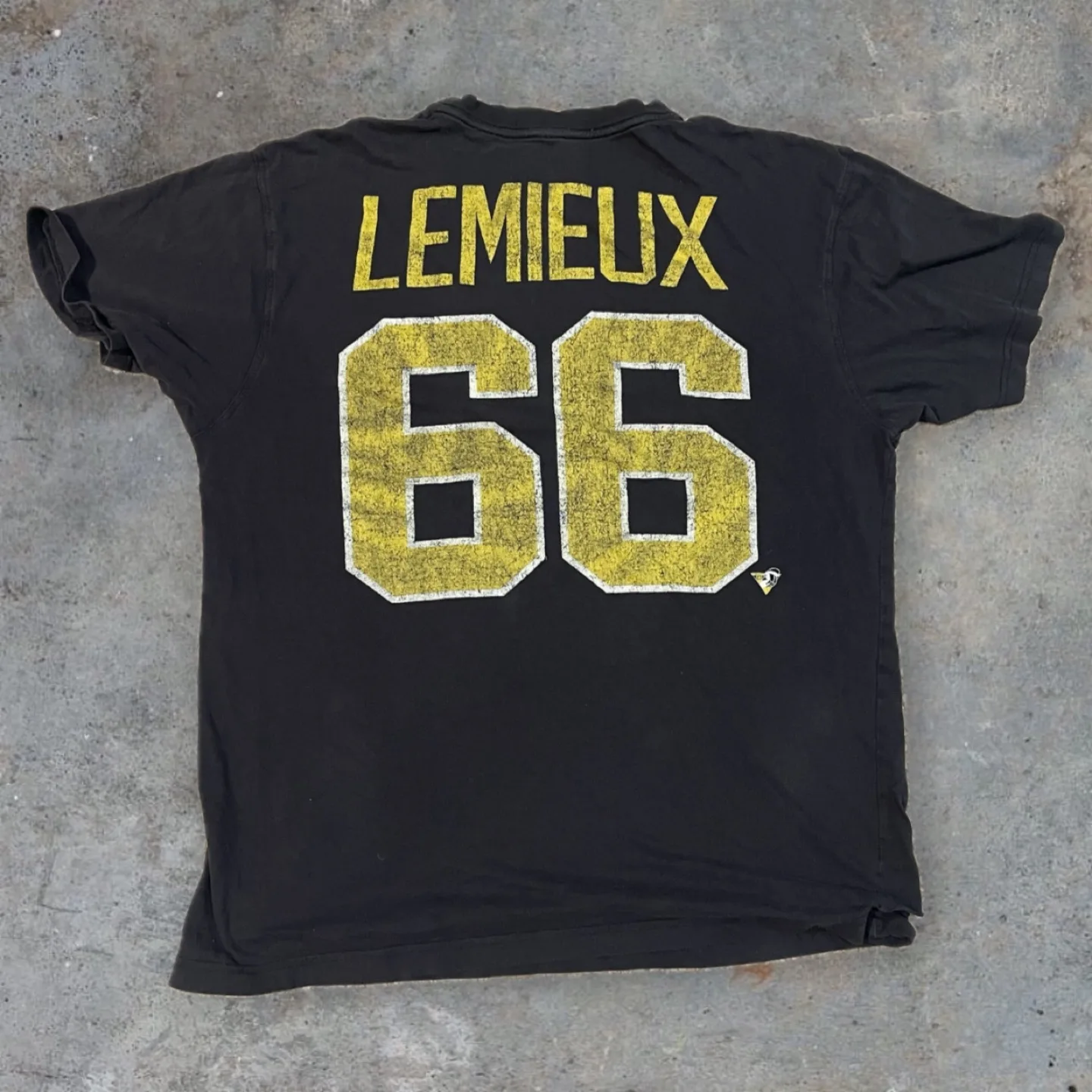 NHL Pittsburgh Penguins T-Shirt - Size Large image indicator(6)