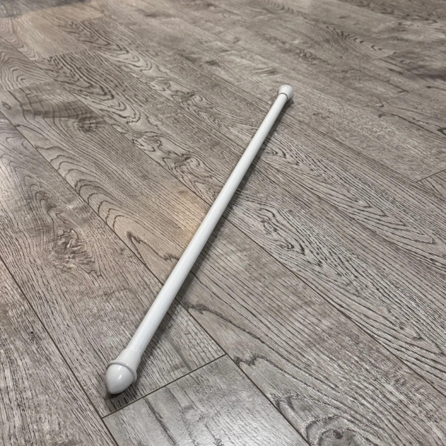 Adjustable White Curtain Rod 🇨🇦 thumbnail