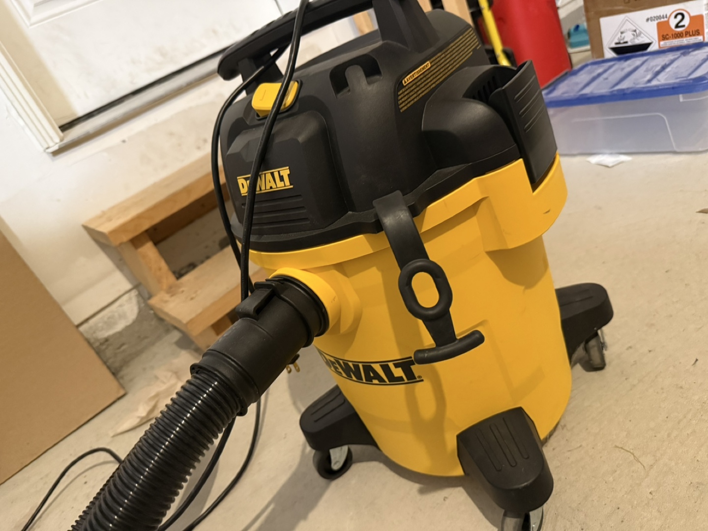 Dewalt Wet/Dry Vacuum - photo 2
