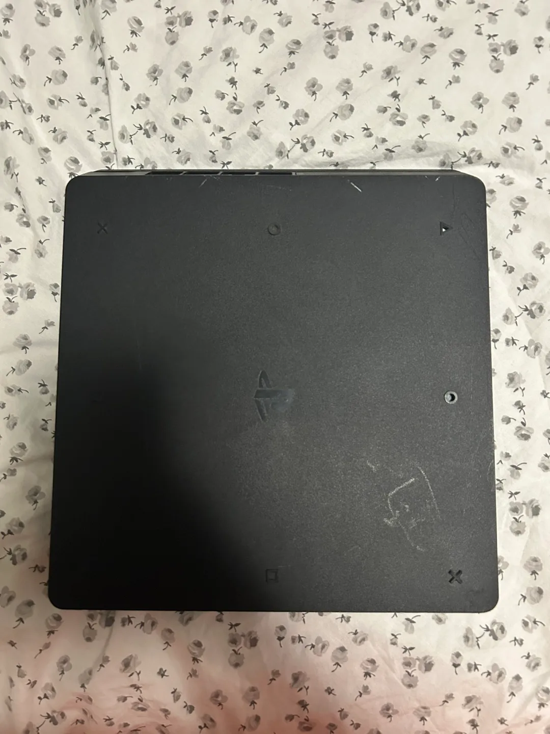 PlayStation 4 Console with Games and controller image indicator(3)