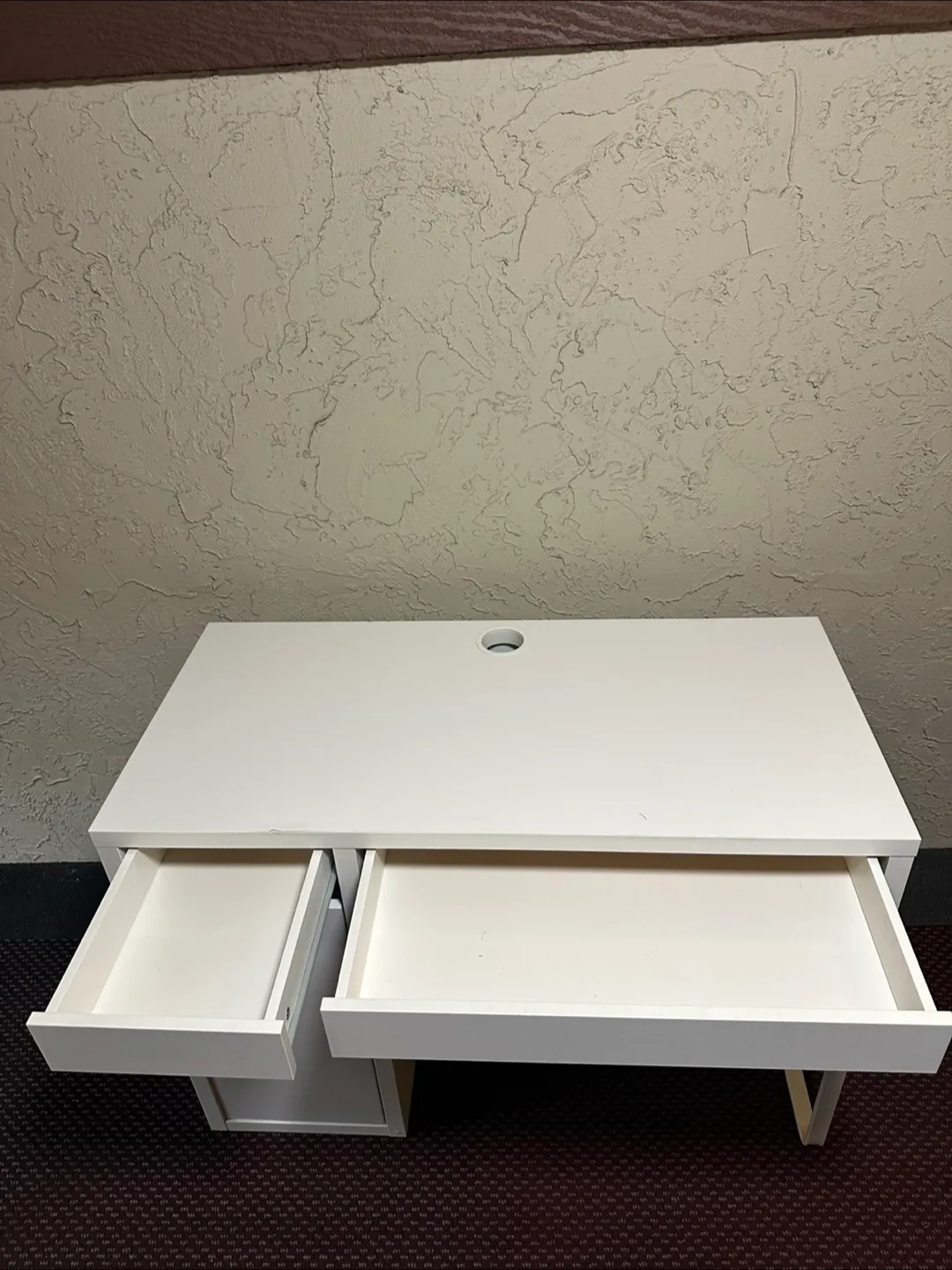 Ikea Micke desk *Delivery avaialbe thumbnail